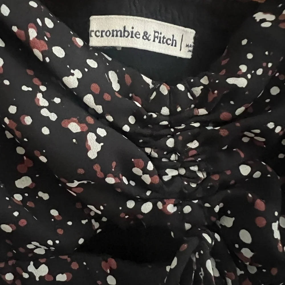 Abercrombie & Fitch Black Dot Cinched Front Cut Out Long Sleeve Top Small